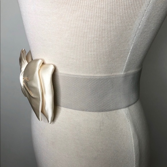 Ivory Satin Bridal Belt Bow - Picture 2 of 4